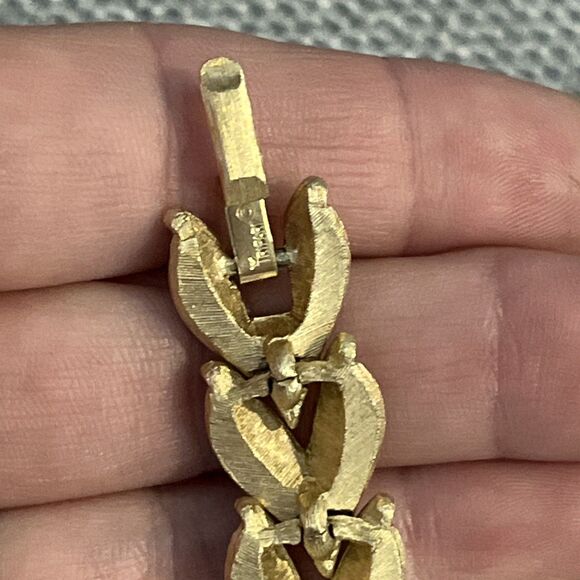 Crown Trifari Gold Tone Petal Bracelet Mid Century MCM - Picture 4 of 7